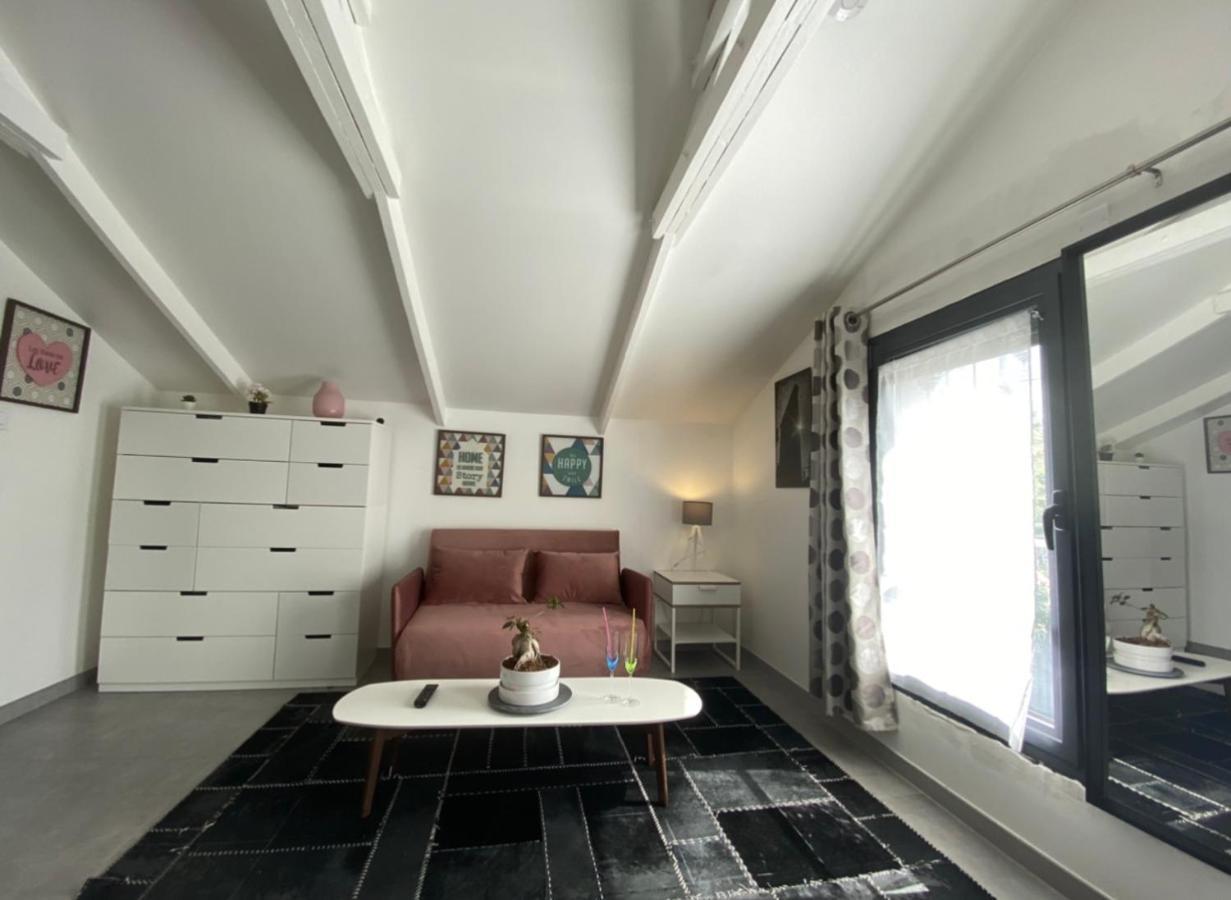 Trendy Studios Tassin Экстерьер фото