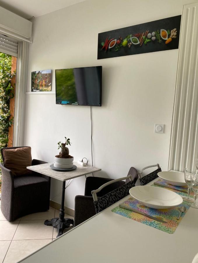 Trendy Studios Tassin Экстерьер фото