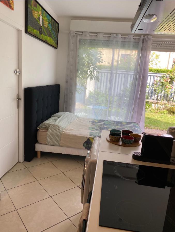 Trendy Studios Tassin Экстерьер фото