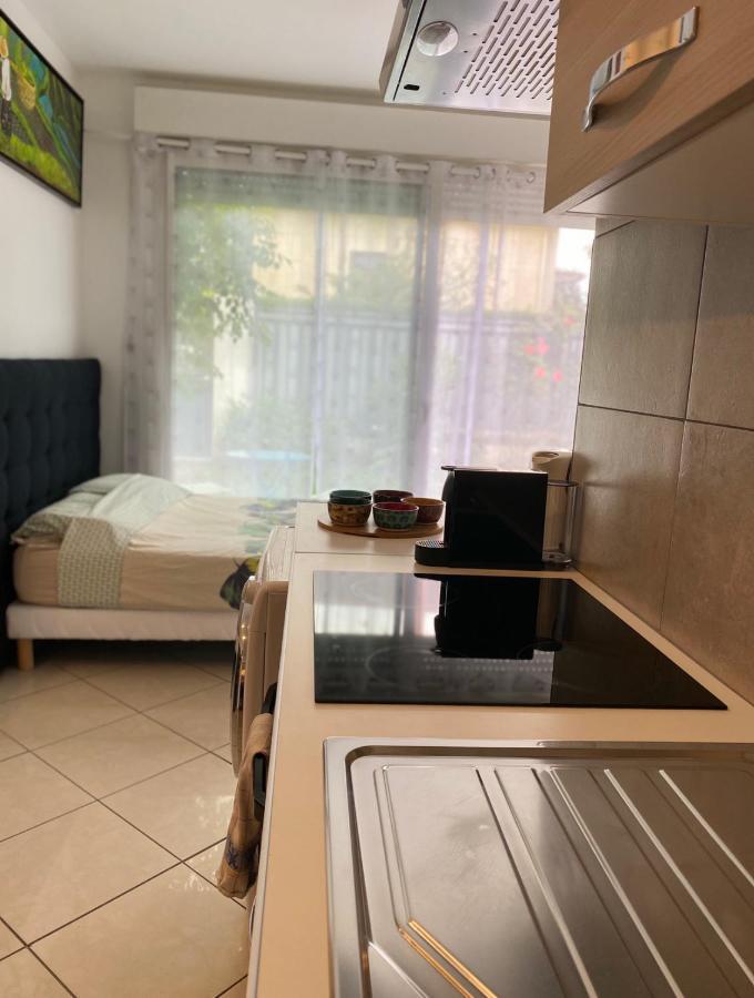 Trendy Studios Tassin Экстерьер фото